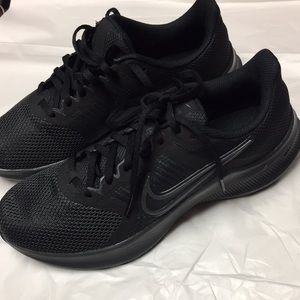 Nike sneakers size 9 worn only for like hour
